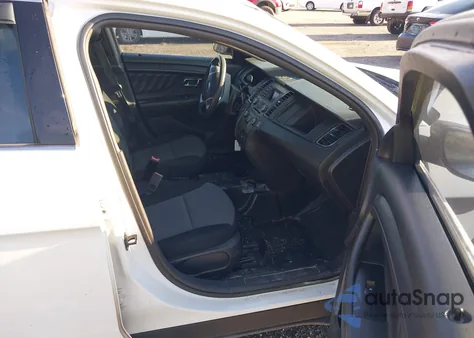 2015 Ford Police Interceptor z USA, uszkodzony, nr VIN 1FAHP2MK8FG105008